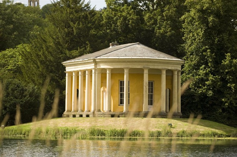 West Wycombe Park, Buckinghamshire <span style='font-size:8px;'>®National Trust Images/John Millar</span>