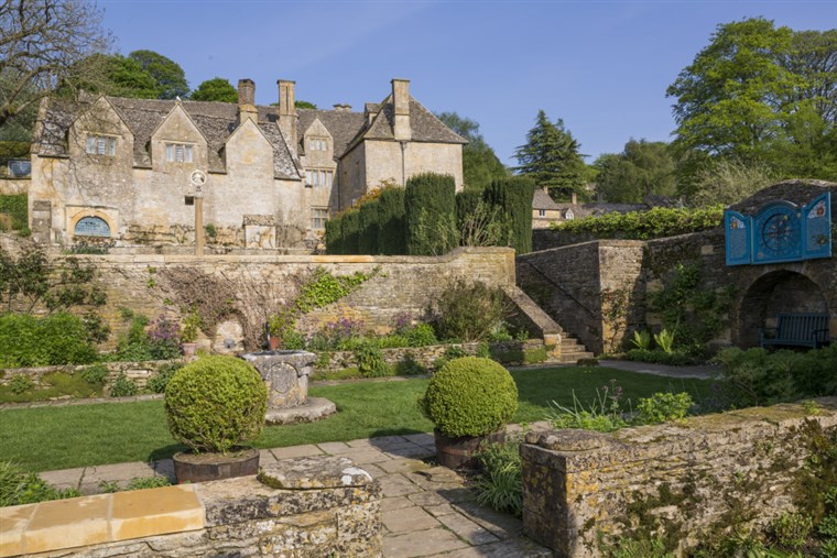 Snowshill Manor and Garden, Gloucestershire <span style='font-size:8px;'>®National Trust Images/James Dobson</span>