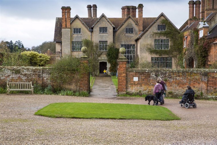 Packwood House, Warwickshire <span style='font-size:8px;'>®National Trust Images/Chris Lacey</span>