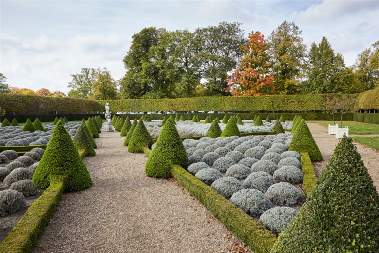 The garden in October at Ham House and Garden, Surrey <span style='font-size:8px;'>®National Trust Images/Arnhel de Serra</span>
