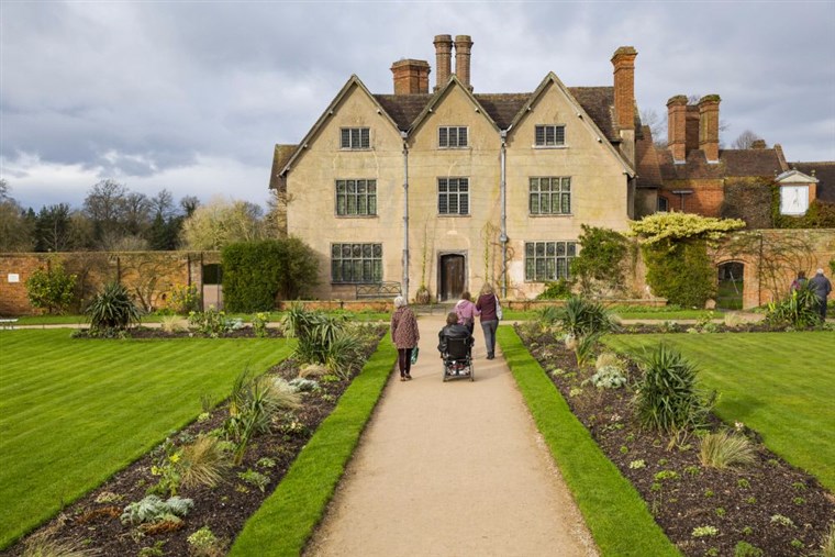 Packwood House, Warwickshire <span style='font-size:8px;'>®National Trust Images/Chris Lacey</span>
