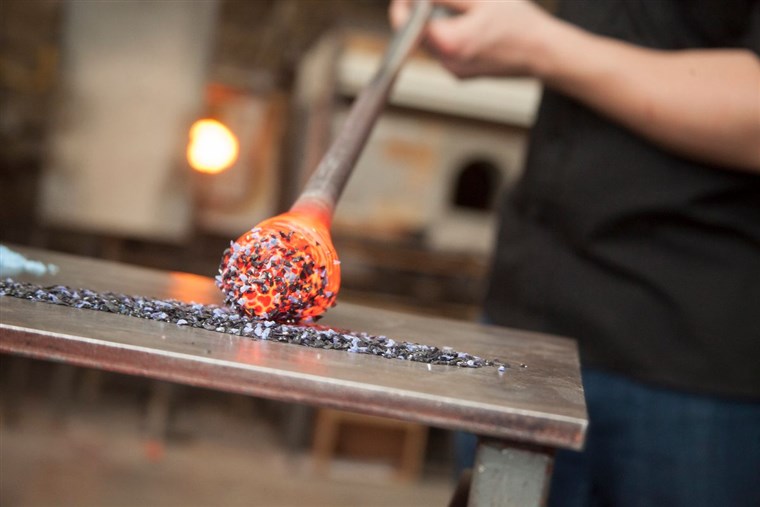 Daily demonstrations of the traditions of glass blowing