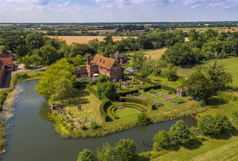 Crow's Hall's stunning position in beautiful rural Suffolk