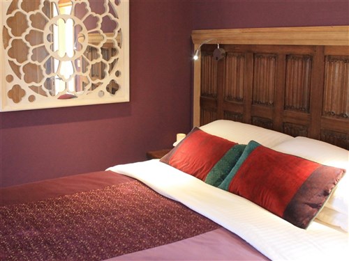 King Size Bed in 'The Yew' - Guest Room