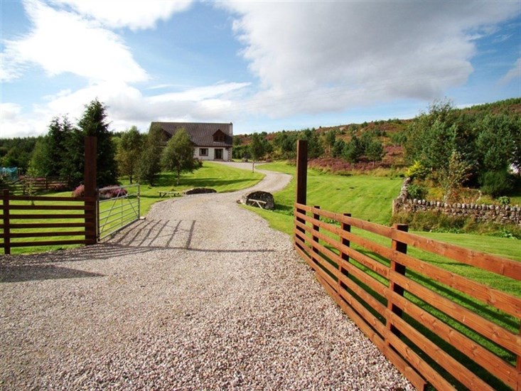 Binnilidh Mhor B&B Close to Loch Ness and the Great Glen Way and on the road to the Isle of Skye