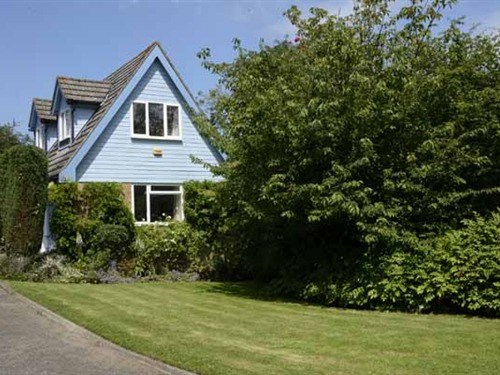 Front cottage & lawn