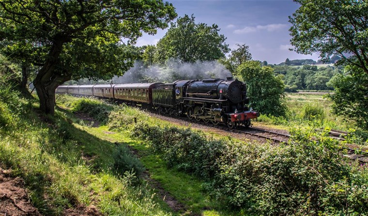 Class S160 Number 5197 glides around the corner towards Cheddleton with the 13:30 departure for Froghall. Based at the railway this engine and sister 6046 are regulars on the railways Ipstones Express